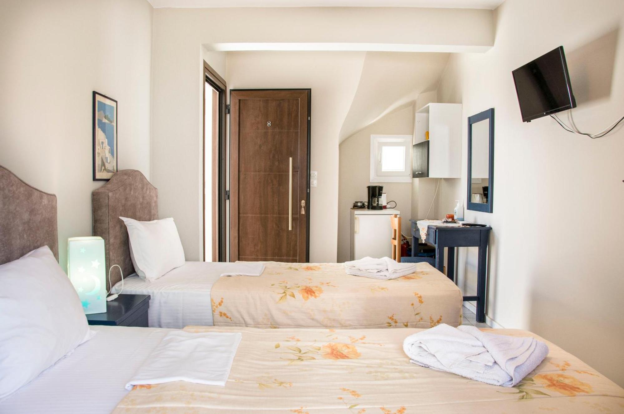 Christina Rooms Adamantas  Exterior photo