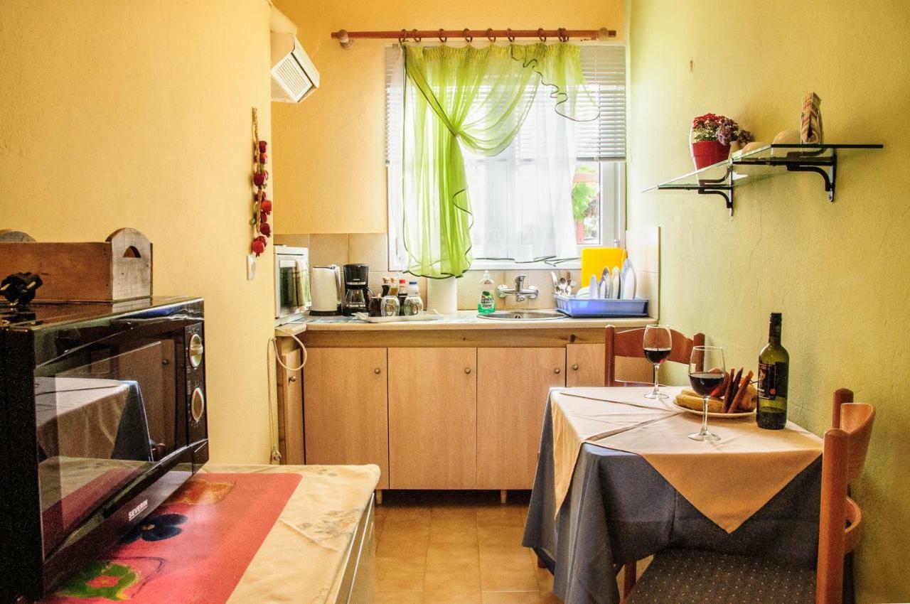 Christina Rooms Adamantas  Exterior photo
